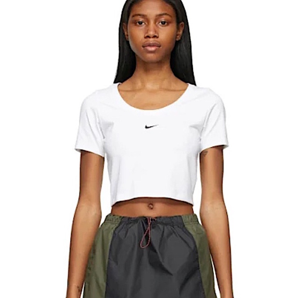 Nike sport wear essential top